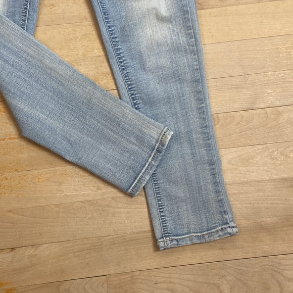 🌺 MUDD Girls Distressed Light Wash Jeans - Picture 7 of 12